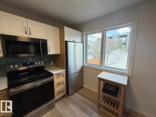 6719 112A Street Nw, Edmonton, AB - Indoor Photo Showing Kitchen