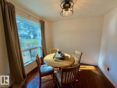 6719 112A Street Nw, Edmonton, AB - Indoor Photo Showing Dining Room