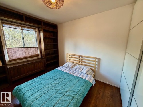 6719 112A Street Nw, Edmonton, AB - Indoor Photo Showing Bedroom