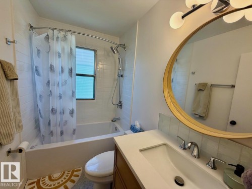 6719 112A Street Nw, Edmonton, AB - Indoor Photo Showing Bathroom
