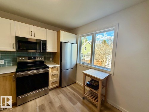 6719 112A Street Nw, Edmonton, AB - Indoor Photo Showing Kitchen