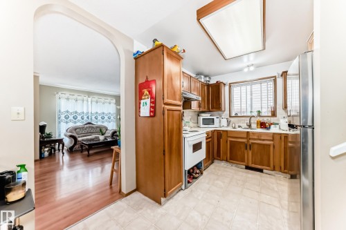 15611 83A Street, Edmonton, AB - Indoor Photo Showing Kitchen