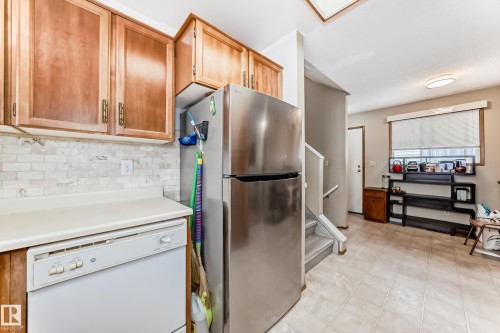 15611 83A Street, Edmonton, AB - Indoor Photo Showing Kitchen