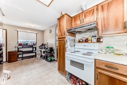 15611 83A Street, Edmonton, AB - Indoor Photo Showing Kitchen