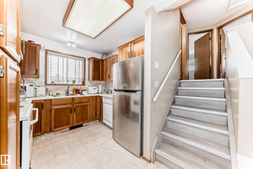 15611 83A Street, Edmonton, AB - Indoor Photo Showing Kitchen
