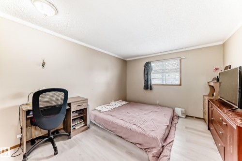 15611 83A Street, Edmonton, AB - Indoor Photo Showing Bedroom