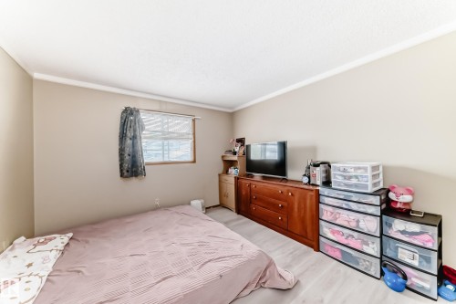 15611 83A Street, Edmonton, AB - Indoor Photo Showing Bedroom