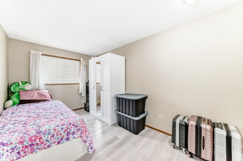15611 83A Street, Edmonton, AB - Indoor Photo Showing Bedroom