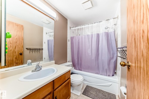 15611 83A Street, Edmonton, AB - Indoor Photo Showing Bathroom