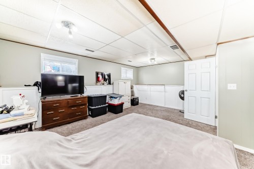 15611 83A Street, Edmonton, AB - Indoor Photo Showing Bedroom