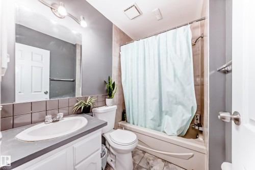 15611 83A Street, Edmonton, AB - Indoor Photo Showing Bathroom