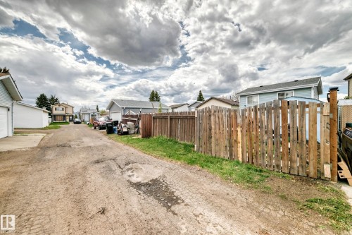 15611 83A Street, Edmonton, AB - Outdoor
