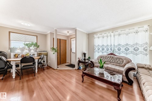 15611 83A Street, Edmonton, AB - Indoor Photo Showing Living Room