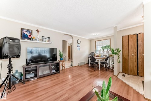 15611 83A Street, Edmonton, AB - Indoor Photo Showing Living Room