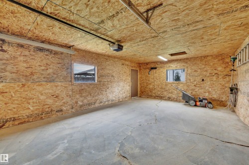 13432 58 Street, Edmonton, AB - Indoor Photo Showing Garage