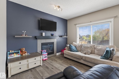 3356 Hilton Crescent, Edmonton, AB - Indoor Photo Showing Living Room With Fireplace
