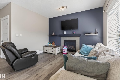 3356 Hilton Crescent, Edmonton, AB - Indoor Photo Showing Living Room With Fireplace