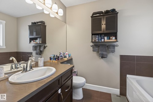 3356 Hilton Crescent, Edmonton, AB - Indoor Photo Showing Bathroom