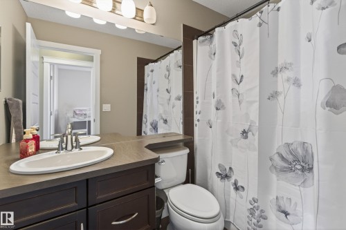 3356 Hilton Crescent, Edmonton, AB - Indoor Photo Showing Bathroom