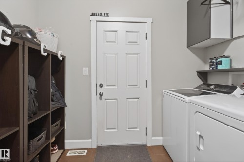 3356 Hilton Crescent, Edmonton, AB - Indoor Photo Showing Laundry Room