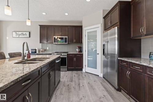 3356 Hilton Crescent, Edmonton, AB - Indoor Photo Showing Kitchen With Double Sink With Upgraded Kitchen