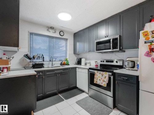 8715 41 Avenue, Edmonton, AB - Indoor Photo Showing Kitchen With Upgraded Kitchen