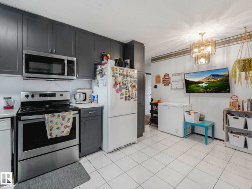 8715 41 Avenue, Edmonton, AB - Indoor Photo Showing Kitchen