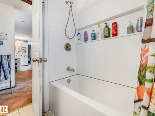 8715 41 Avenue, Edmonton, AB - Indoor Photo Showing Bathroom