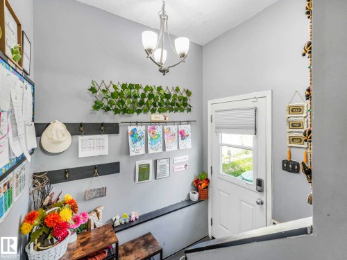 8715 41 Avenue, Edmonton, AB - Indoor Photo Showing Other Room
