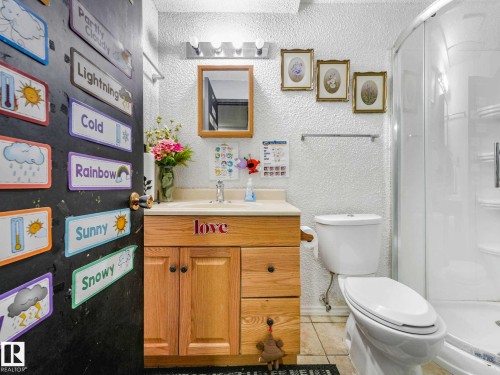 8715 41 Avenue, Edmonton, AB - Indoor Photo Showing Bathroom