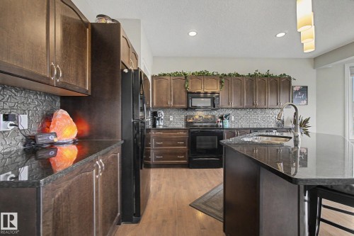 82 Dalquist Bay, Leduc, AB - Indoor Photo Showing Kitchen