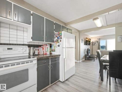 5305 46 Street, Leduc, AB - Indoor Photo Showing Kitchen
