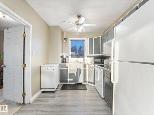 5305 46 Street, Leduc, AB - Indoor Photo Showing Laundry Room