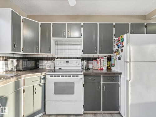 5305 46 Street, Leduc, AB - Indoor Photo Showing Kitchen