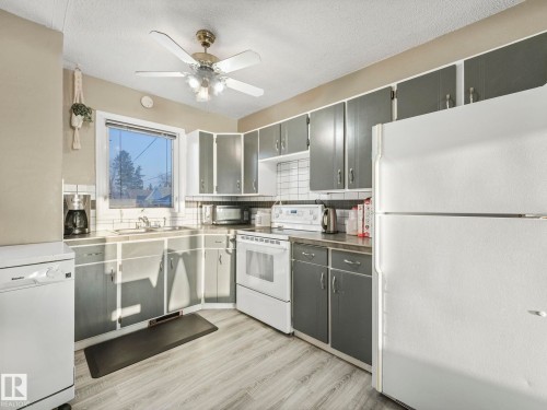 5305 46 Street, Leduc, AB - Indoor Photo Showing Kitchen