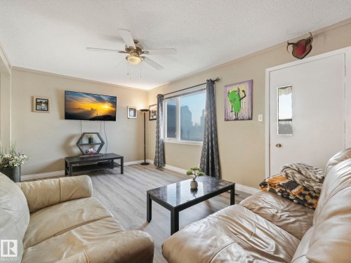 5305 46 Street, Leduc, AB - Indoor Photo Showing Living Room