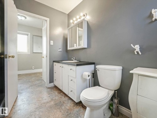 5305 46 Street, Leduc, AB - Indoor Photo Showing Bathroom