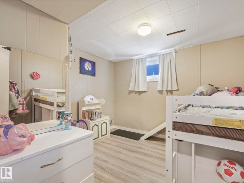 5305 46 Street, Leduc, AB - Indoor Photo Showing Bedroom