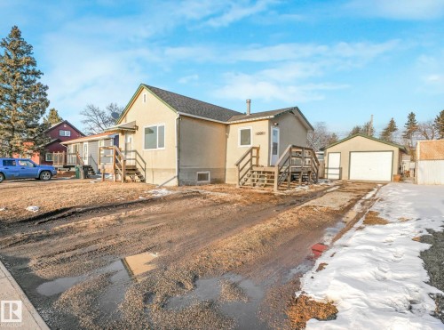 5305 46 Street, Leduc, AB - Outdoor