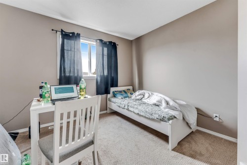 Bedroom featuring neutral wall paint, a single window, and carpet flooring - 135 150 Edwards Drive, Edmonton, AB - Indoor Photo Showing Bedroom
