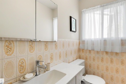 13504 81 Avenue, Edmonton, AB - Indoor Photo Showing Bathroom