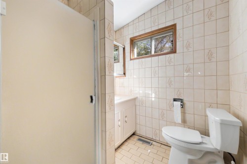 13504 81 Avenue, Edmonton, AB - Indoor Photo Showing Bathroom