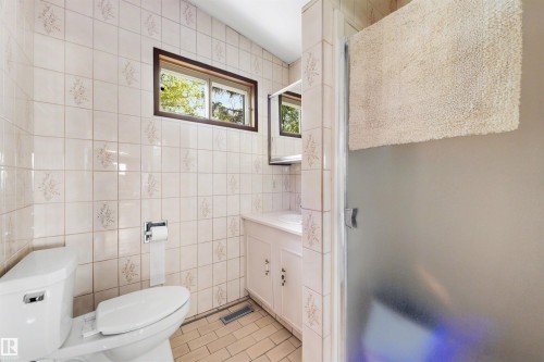 13504 81 Avenue, Edmonton, AB - Indoor Photo Showing Bathroom