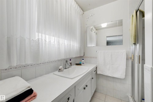 13504 81 Avenue, Edmonton, AB - Indoor Photo Showing Bathroom