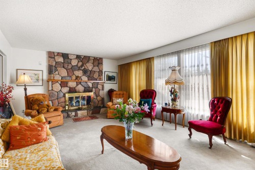 13504 81 Avenue, Edmonton, AB - Indoor Photo Showing Living Room With Fireplace