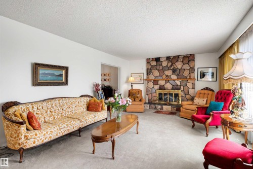 13504 81 Avenue, Edmonton, AB - Indoor Photo Showing Living Room With Fireplace