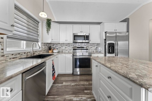 4706 63 Avenue, Cold Lake, AB - Indoor Photo Showing Kitchen With Upgraded Kitchen