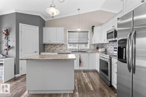 4706 63 Avenue, Cold Lake, AB - Indoor Photo Showing Kitchen With Upgraded Kitchen