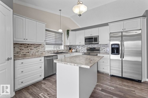 4706 63 Avenue, Cold Lake, AB - Indoor Photo Showing Kitchen With Upgraded Kitchen