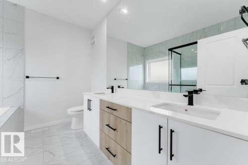 1623 Siskin Link Link, Edmonton, AB - Indoor Photo Showing Bathroom